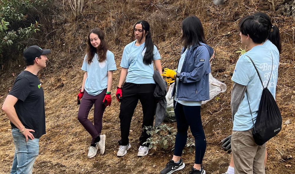 GO-Serve Director Josh Fryday talks to volunteers from the UCLA Volunteer Center enaged in a service project to create a more wildfire-resilient public space at Runyon Canyon in Hollywood.